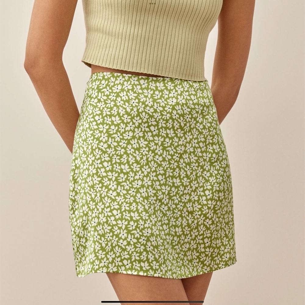 REFORMATION 90s‎ Silk Satin Daisy Ditsy Floral Print A-Line Skater Mini Skirt 2 - Picture 6 of 10